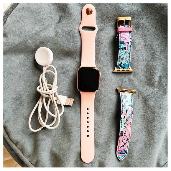 SOLD - Apple Watch Series 4 Rose Gold Titanium 40mm - Picture 1 of 6